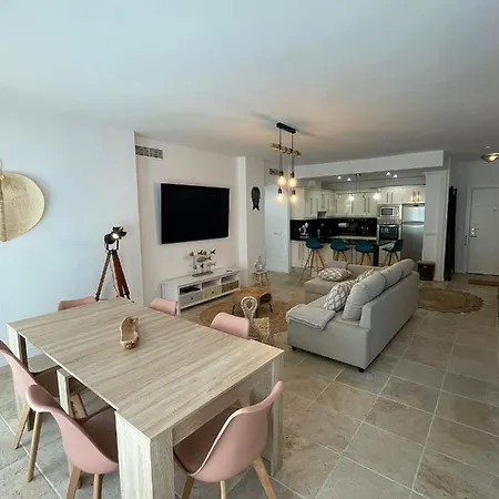 Апартаменты Luxurious, Confy & Sunny In The Hearth Of Puerto Banus Marina *