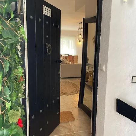 Апартаменты Luxurious, Confy & Sunny In The Hearth Of Puerto Banus Marina *